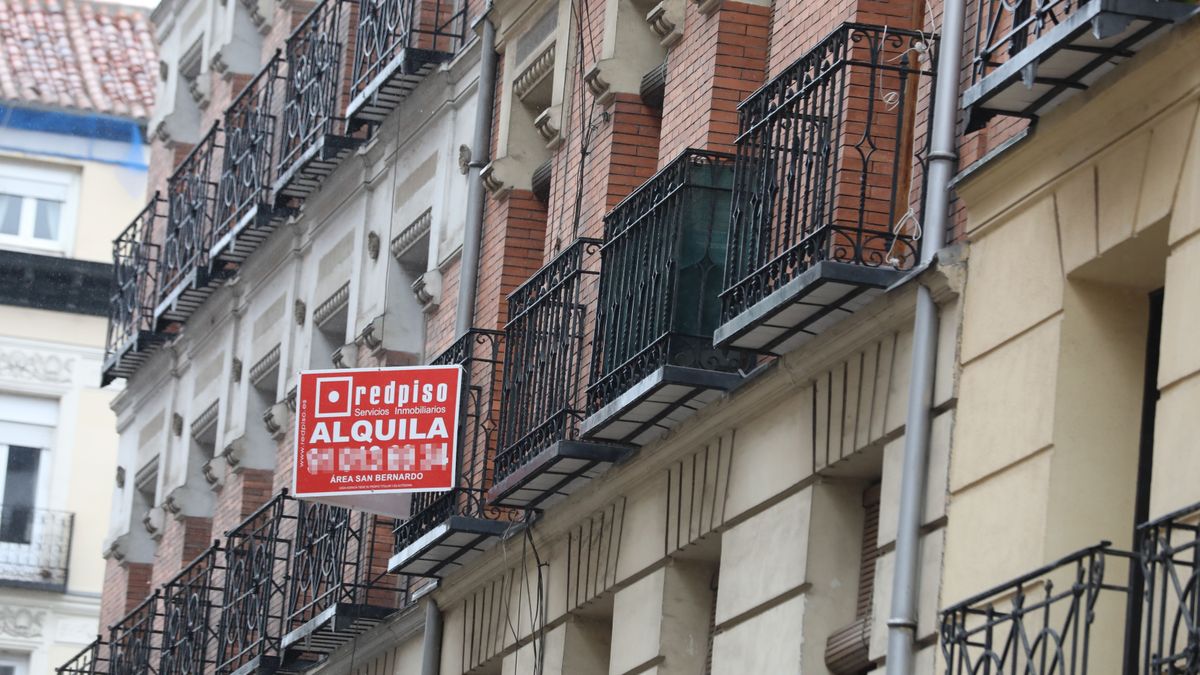 Podemos acusa al PSOE de intentar tumbar sus enmiendas a los PGE para regular el alquiler y prohibir desahucios Podemos acusa al PSOE de intentar tumbar sus enmiendas a los PGE para regular el alquiler y prohibir desahucios