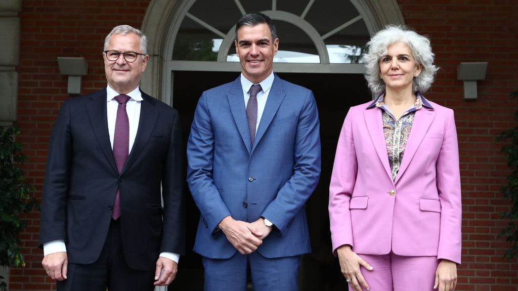 Sánchez con el CEO de Maersk, Soren Skou, y la consejera de la naviera Amparo Moraleda