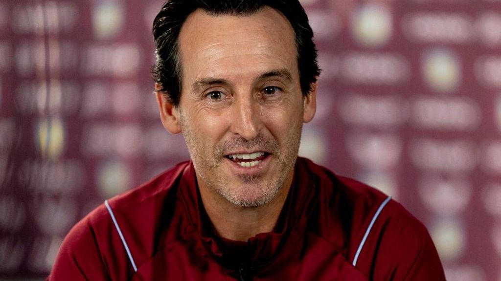 Emery presume de idiomas: ya se lanza a hablar en inglés y los aficionados se mofan