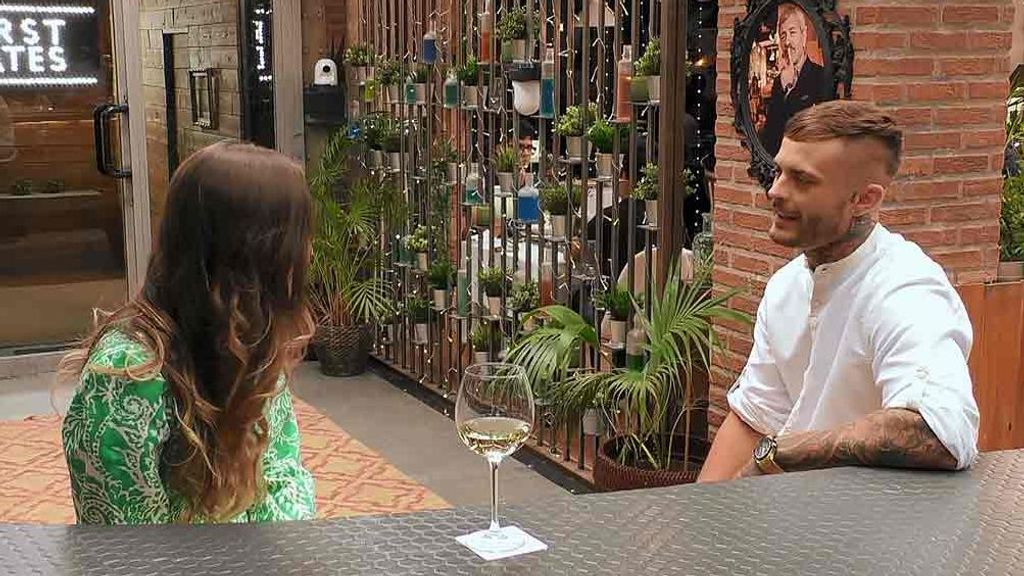 Brenda y Carlos durantes su cita en 'First Dates'