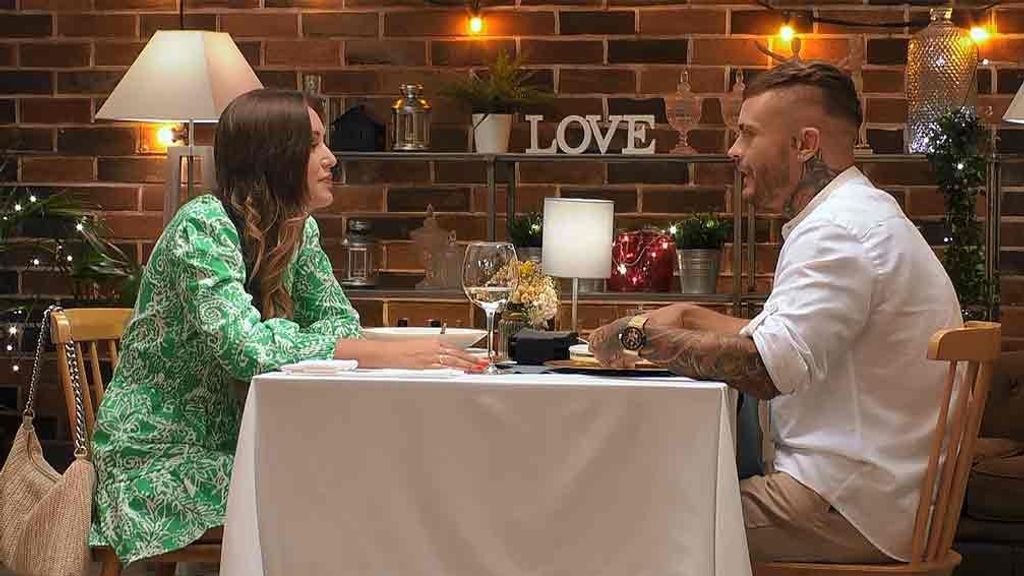 Brenda y Carlos durantes su cita en 'First Dates'