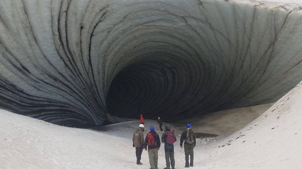 Muere un turista aplastado por un bloque de hielo en una cueva de la Patagonia