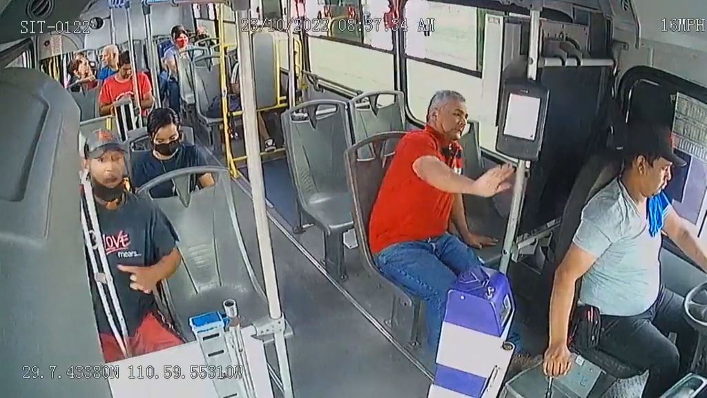 Pánico en un autobús de México al ver que iban directos a un accidente: el conductor se quedó dormido (Noviembre 2022)