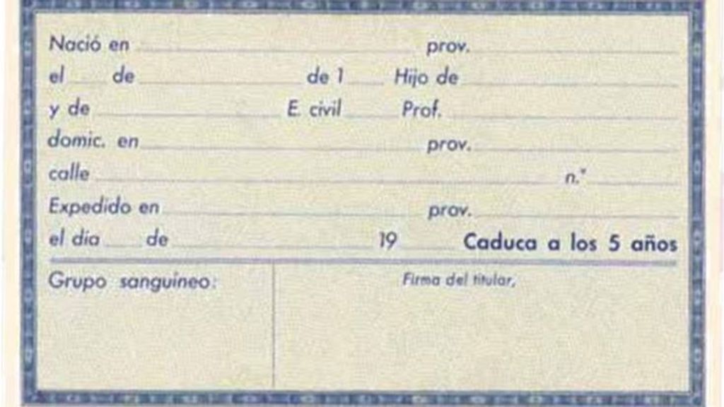 Segundo DNI español en 1962, que excluía el sexo e incluía el estado civil y el grupo sanguíneo