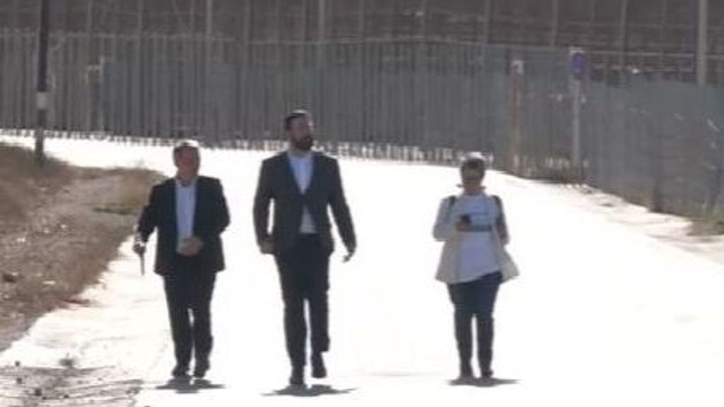 Diputados de la Comisión de Interior tras visitar la valla de Melilla