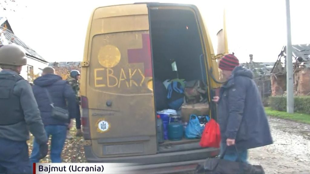 Evacuación al límite en Bajmut, Ucrania: los civiles huyen mientras el fuego cruzado no cesa