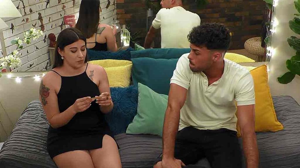 Irina y José durante su cita en 'First Dates'