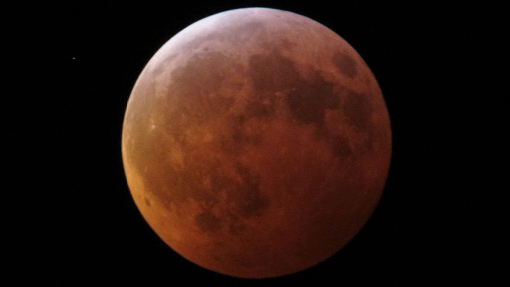the so called super blood wolf moon appears in