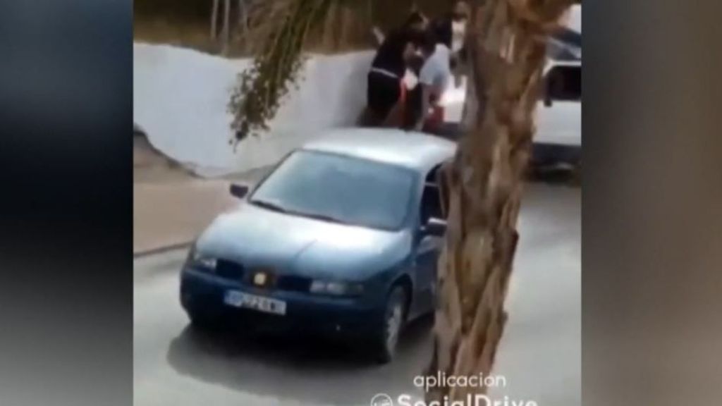 Una furgoneta embiste a dos hombres cuando se peleaban en Málaga