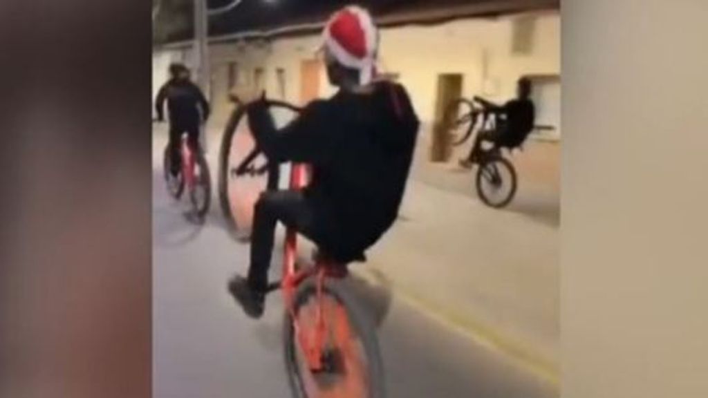 Una pandilla de 70 jóvenes, encapuchados y en bicicleta, atemoriza a la provincia de Valencia