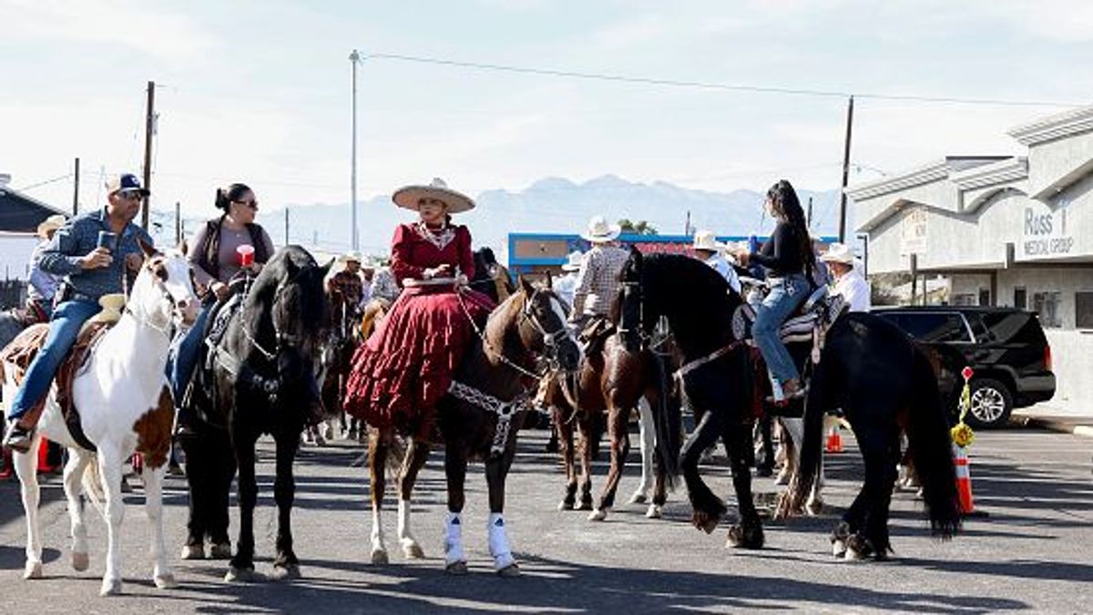 Campaña de los candidatos demócratas de Nevada Sisolak y Masto montados a caballo