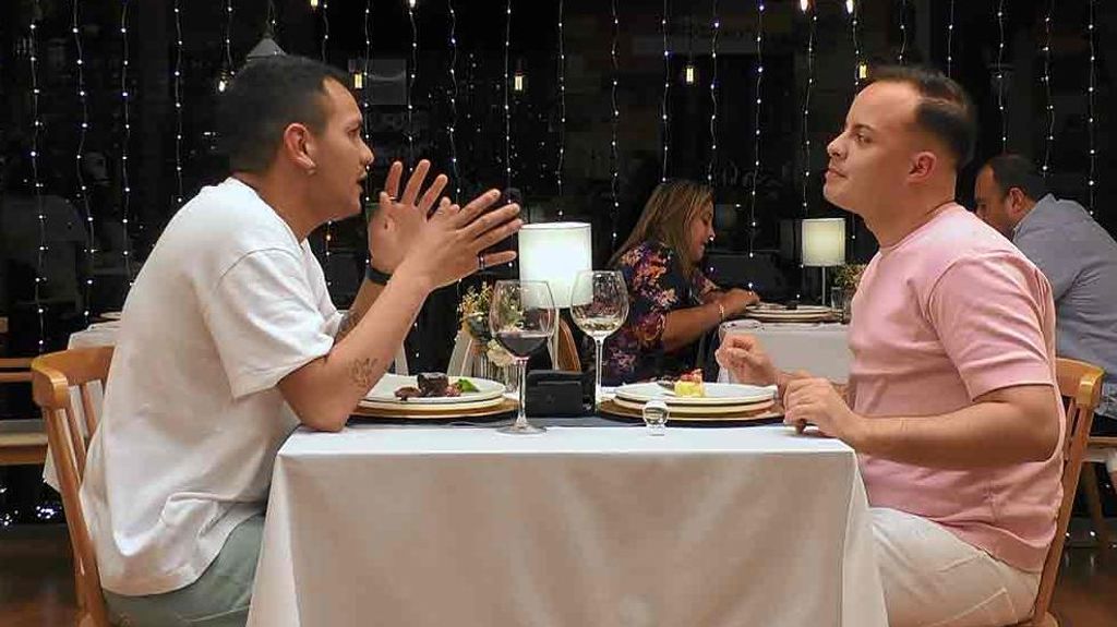 Lorenzo y Marco durante su cita en 'First Dates'