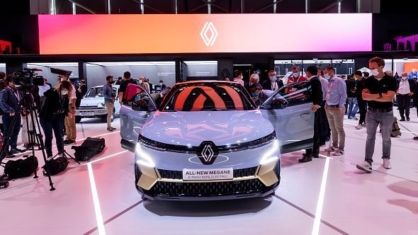 Renault divides its business and will take its electric cars public in 2023