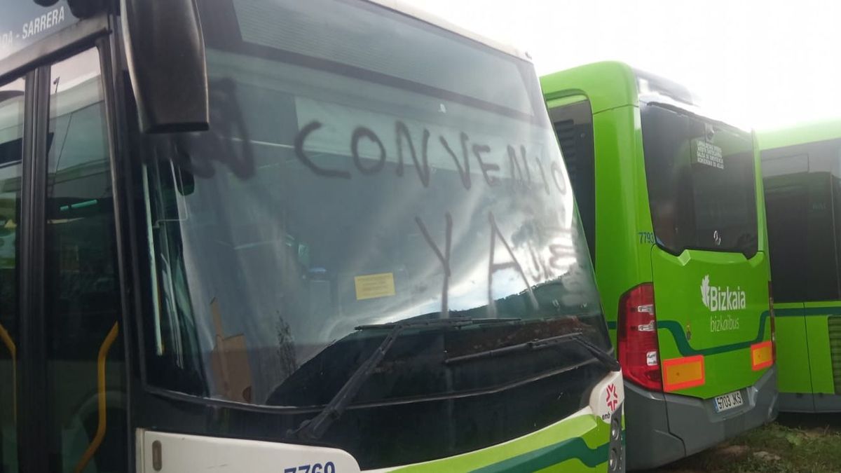 Pintadas en buses de Bizkaibus