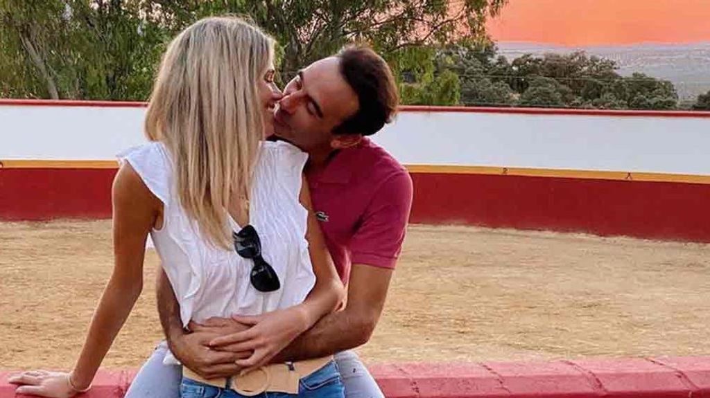 Ana Soria y Enrique Ponce se marcan un ‘Memorias de África’ en alta mar