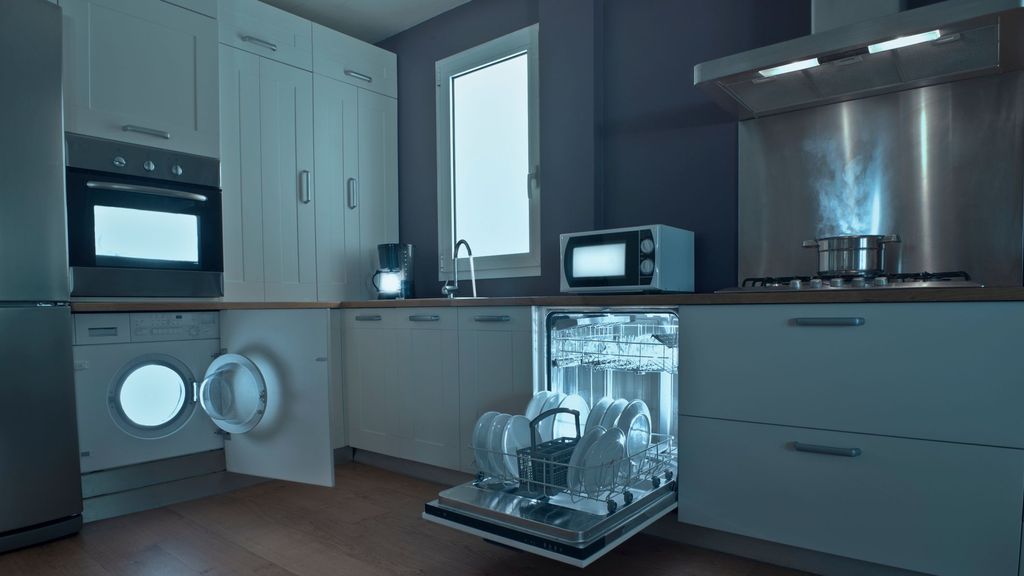 Imagen de archivo de varios electrodomésticos en una cocina