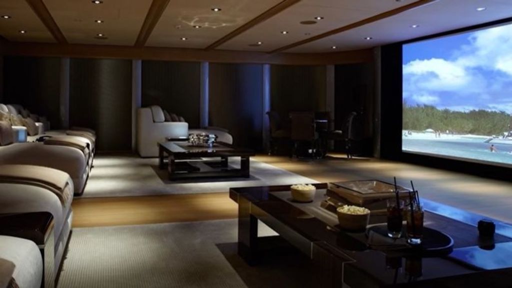 Sala de cine en la casa de Shakira y Piqué