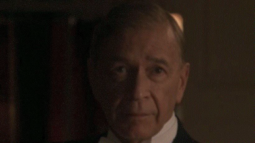 Una imagen del calvo de la Lotería en The Crown