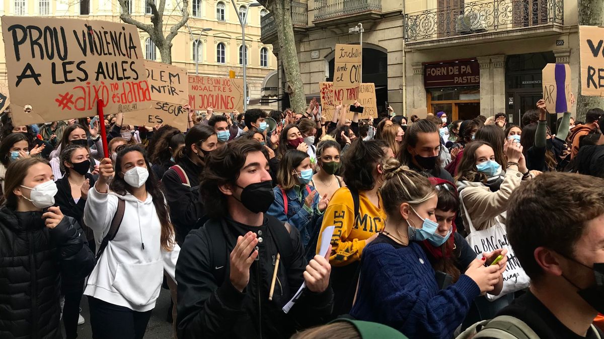 Concentración de estudiantes de artes escénicas y del Institut del Teatre Concentración de estudiantes de artes escénicas y del Institut del Teatre
