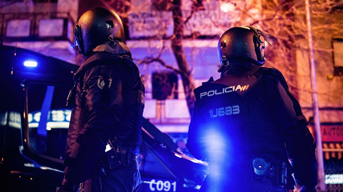 España envía 26 agentes de policía a Catar: asegurarán la seguridad de la selección y los aficionados España envía 26 agentes de policía a Catar: asegurarán la seguridad de la selección y los aficionados