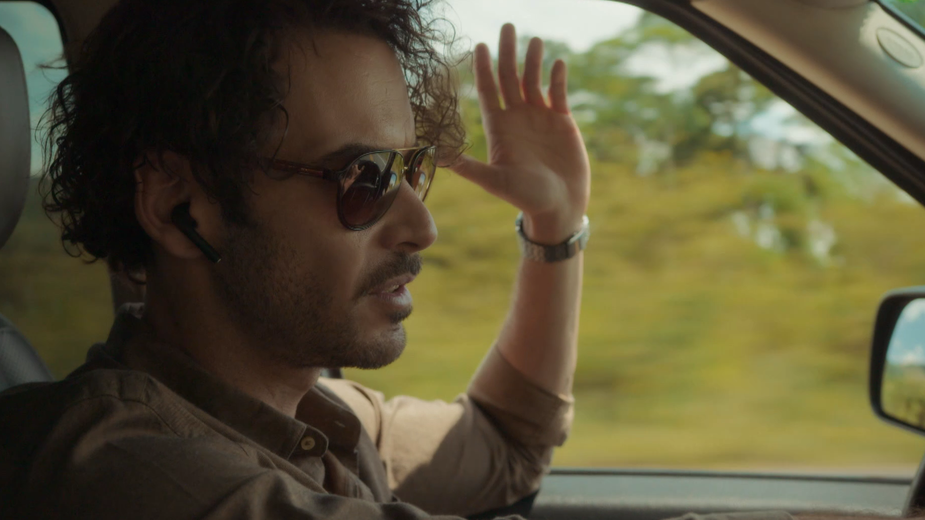 Iván se adelanta a Sebastián y consigue los documentos