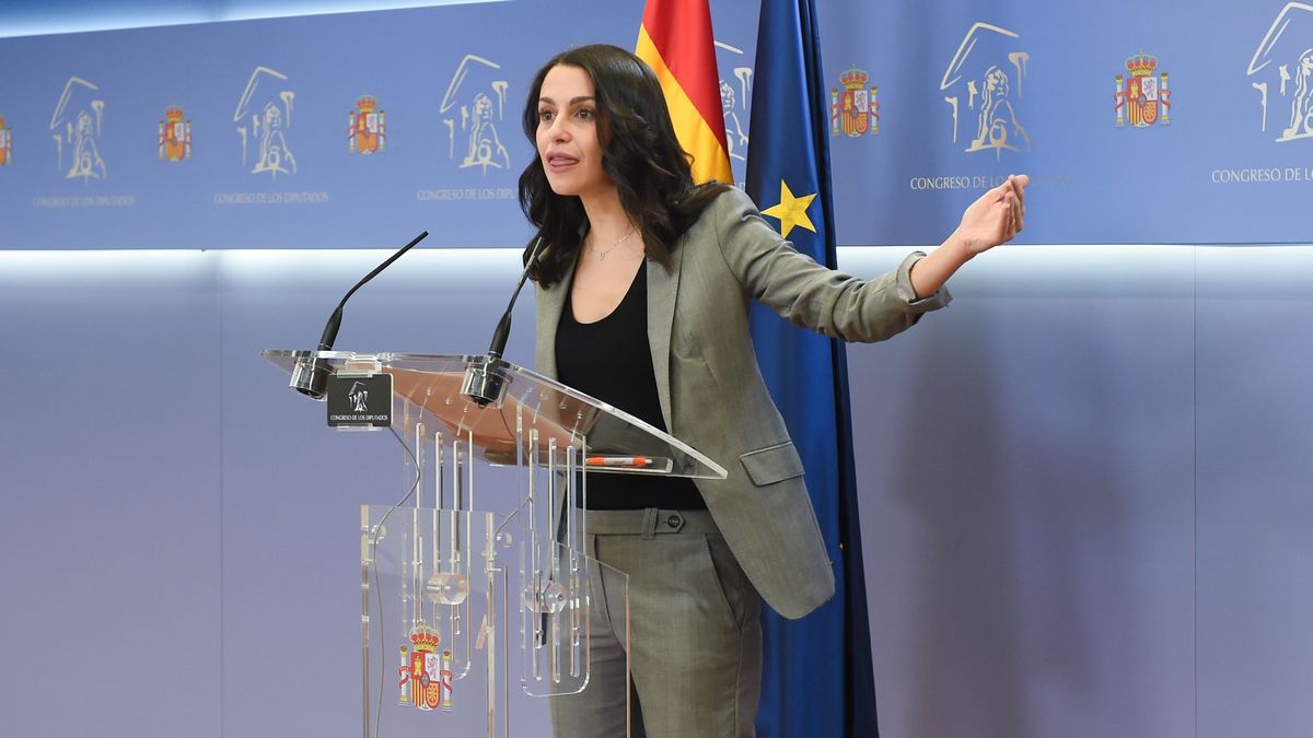 La presidenta de Ciudadanos, Inés Arrimadas, da una rueda de prensa en el Congreso La presidenta de Ciudadanos, Inés Arrimadas, da una rueda de prensa en el Congreso