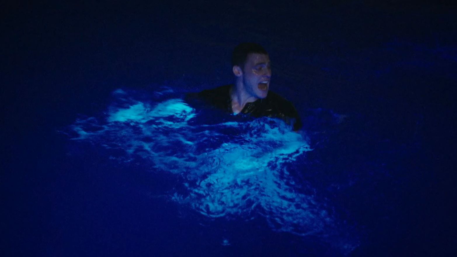 Kerem busca desesperadamente a Zeynep
