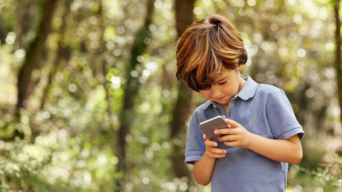 'Más que un móvil': 10 consejos para las familias a la hora de regalar un smartphone a un menor