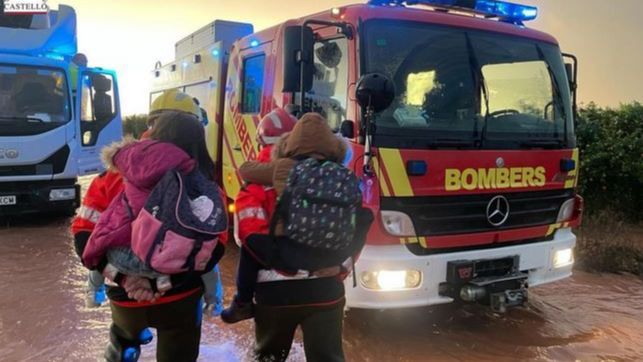 Ocho personas rescatadas, entre ellas dos menores, atrapadas por las fuertes lluvias en Castellón