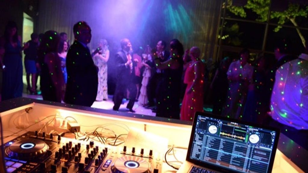 El DJ amenizará toda la fiesta.