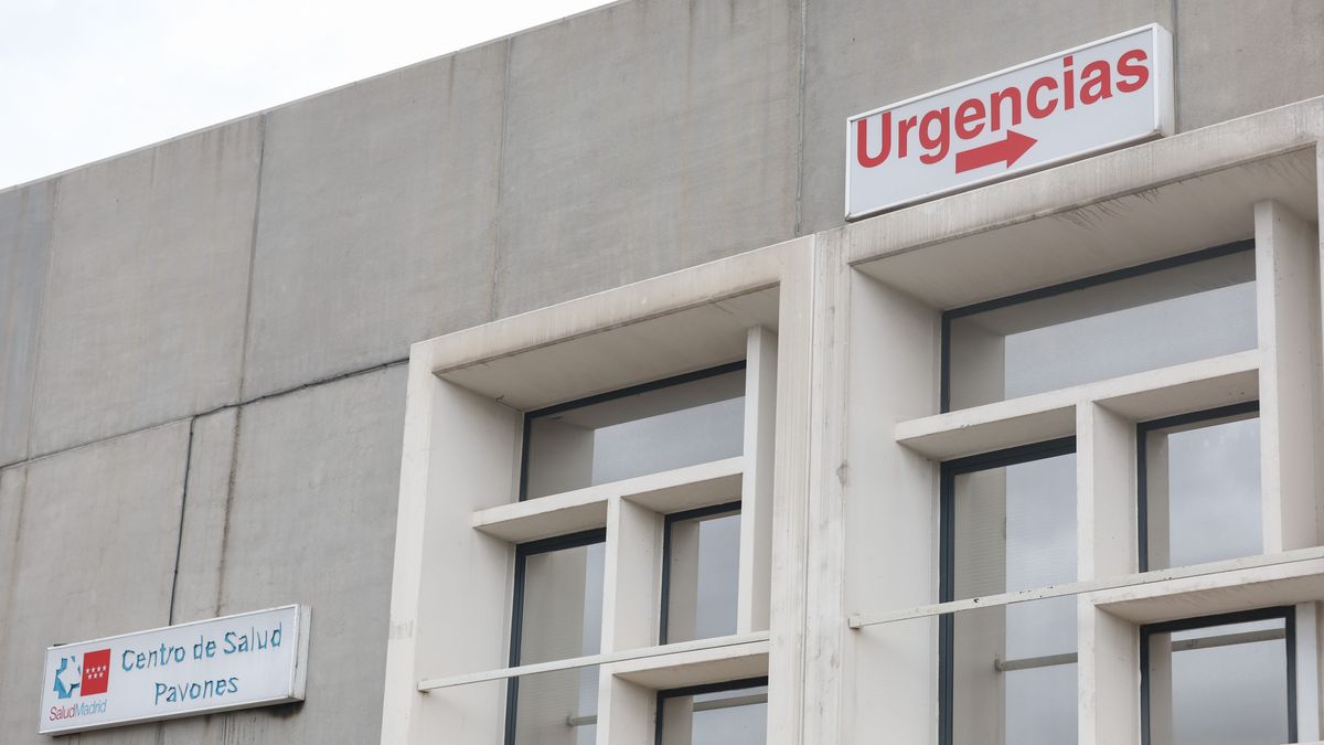 Entrada de Urgencias del Centro de Salud Pavones, a 21 de octubre de 2022, en Madrid