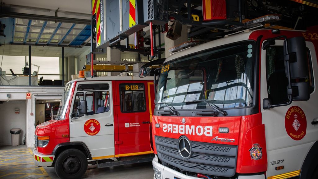 Los bomberos rescatan vivo a un perro que cayó a un pozo de 15 metros de profundidad