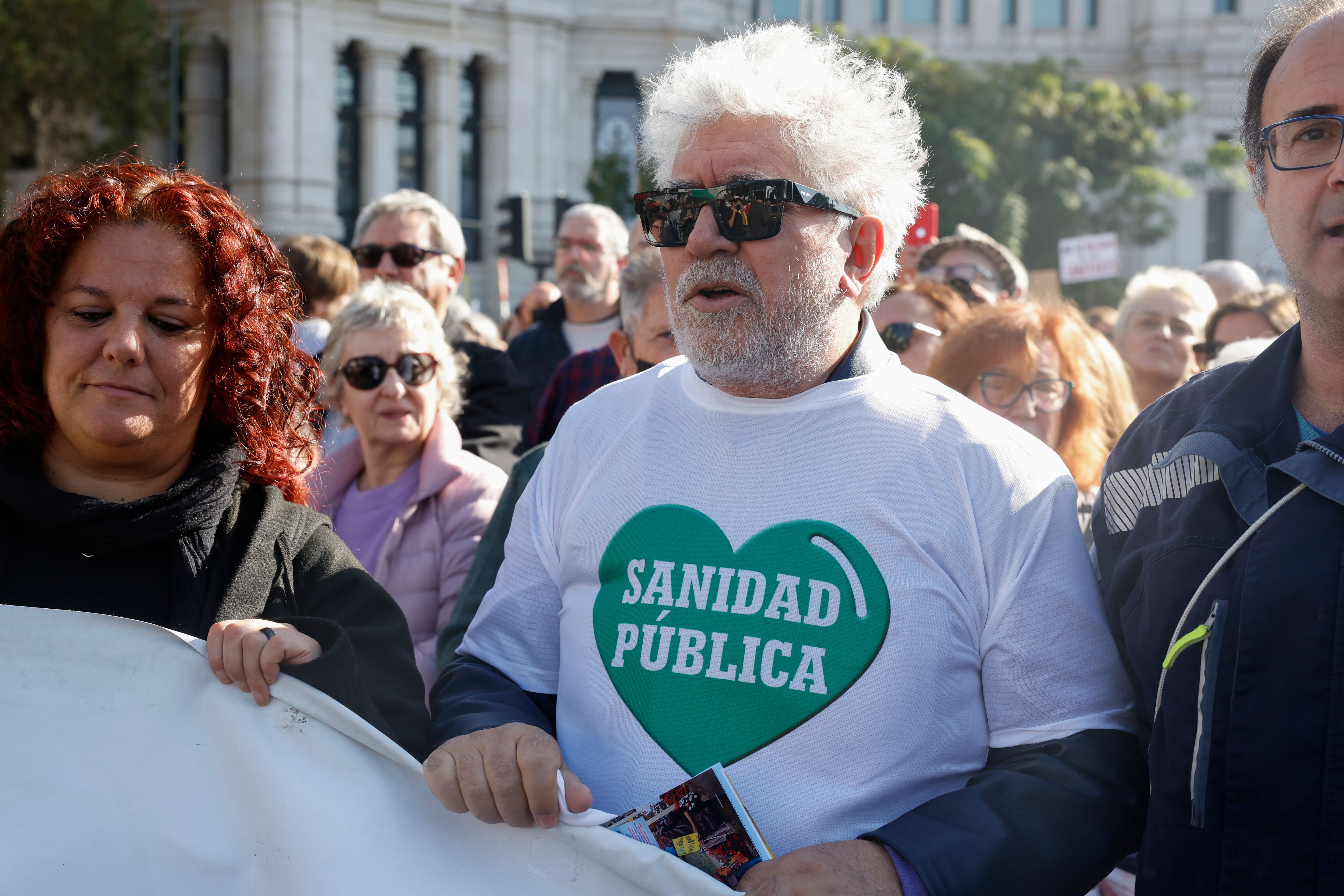 Miles de ciudadanos se manifiestan en Madrid por la Sanidad Pública