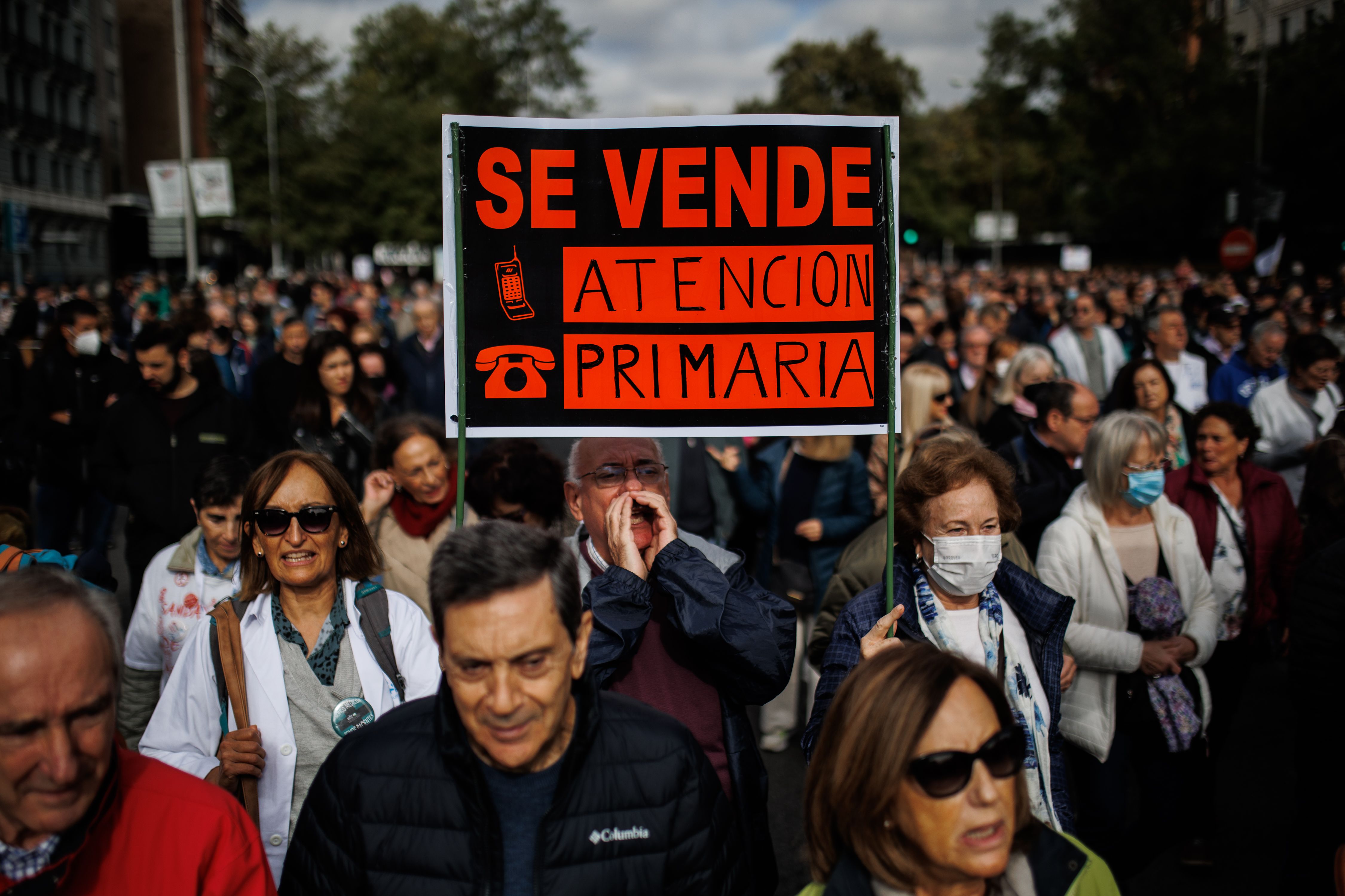 Miles de ciudadanos se manifiestan en Madrid por la Sanidad Pública