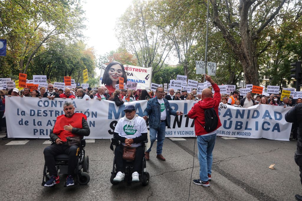 Decenas de miles de ciudadanos se manifiestan en Madrid por la Sanidad Pública