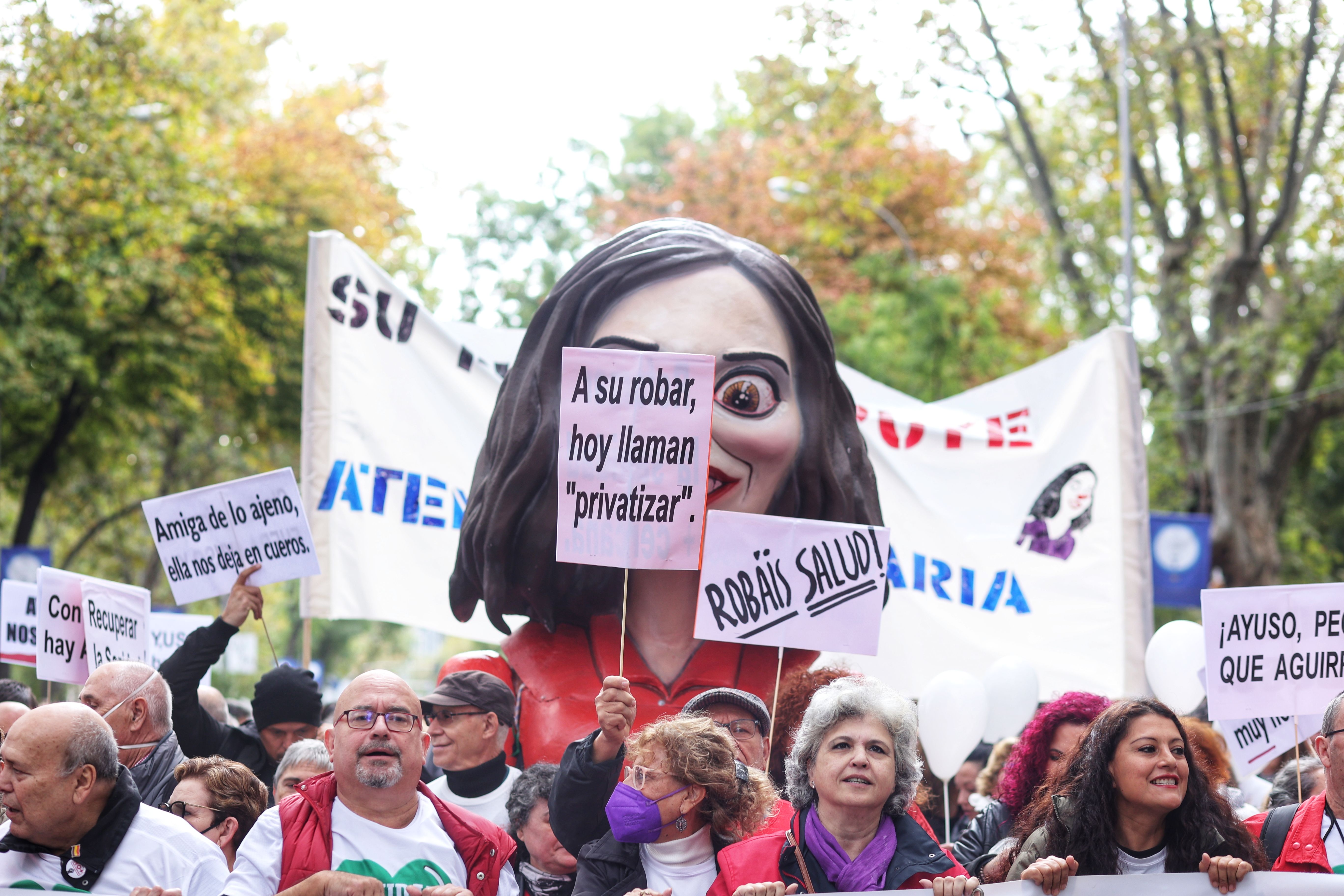 Miles de ciudadanos se manifiestan en Madrid por la Sanidad Pública