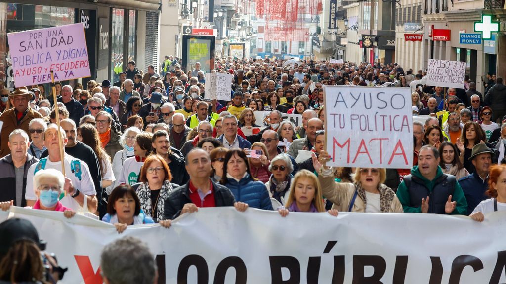 Miles de personas se manifiestan en Madrid por la Sanidad Pública