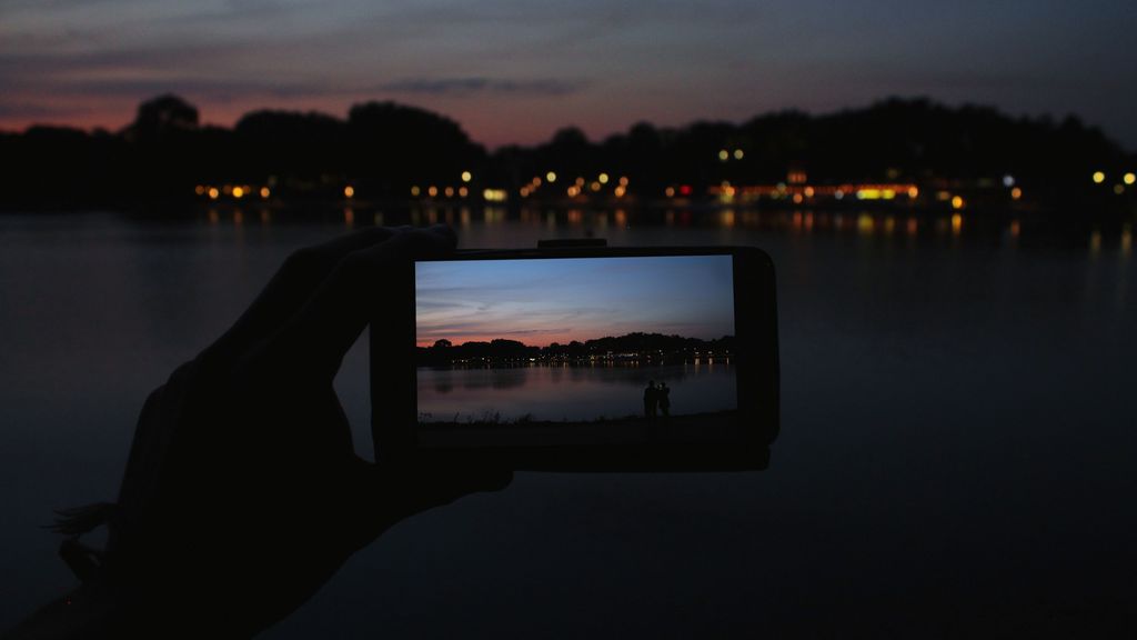 Trucos para hacer mejores fotografías nocturnas con el móvil