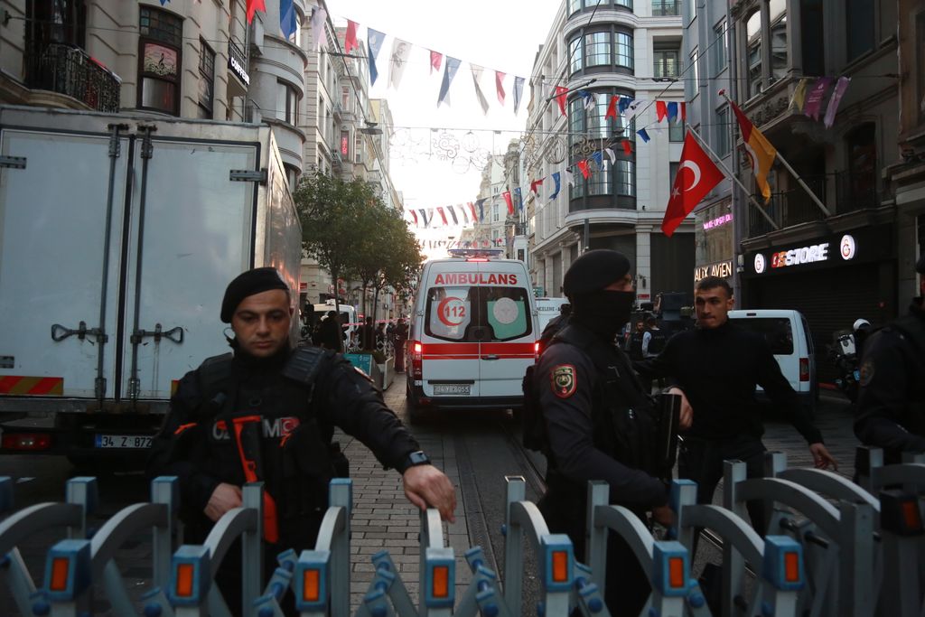 Un atentado deja seis muertos y 81 heridos en Estambul, en imágenes