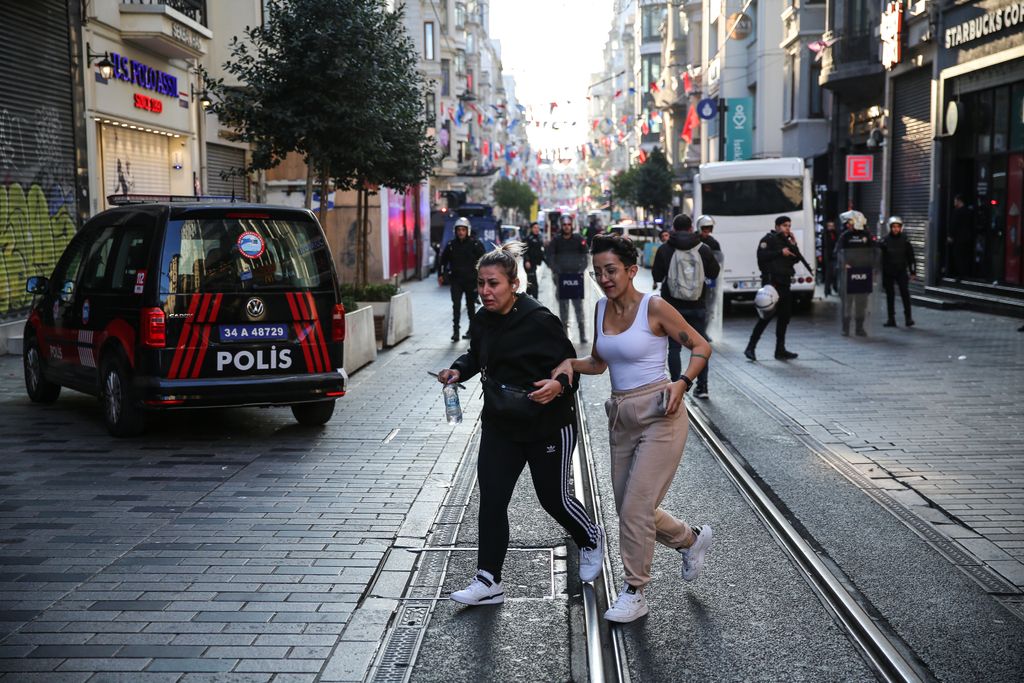 Un atentado deja seis muertos y 81 heridos en Estambul, en imágenes