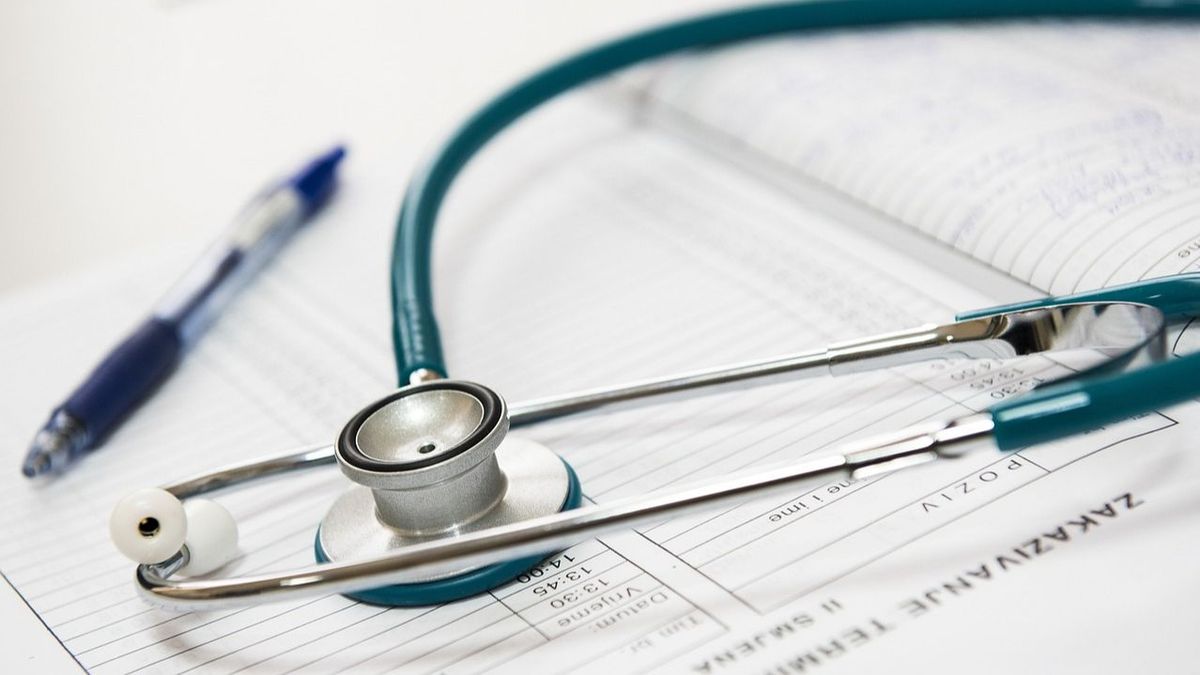 Hoja de citas médicas y fonendo Hoja de citas médicas y fonendo