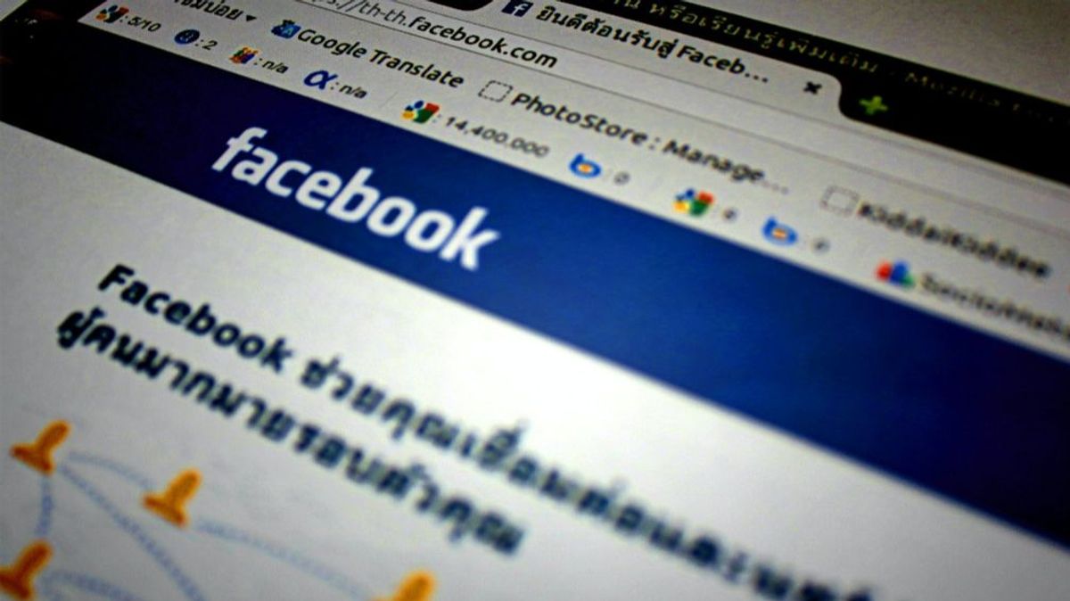 Imagen de la red social Facebook en una pantalla. Imagen de la red social Facebook en una pantalla.