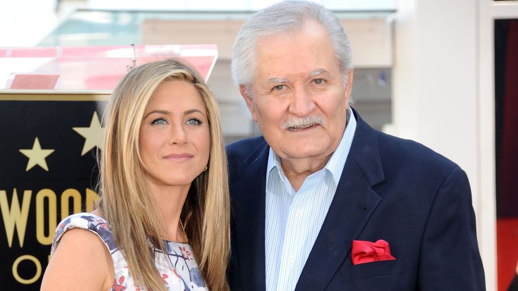 Jennifer Aniston con su padre john aniston que ha fallecido