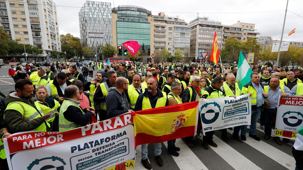 Los camioneros toman las calles de Madrid hasta llegar al Ministerio de Transportes