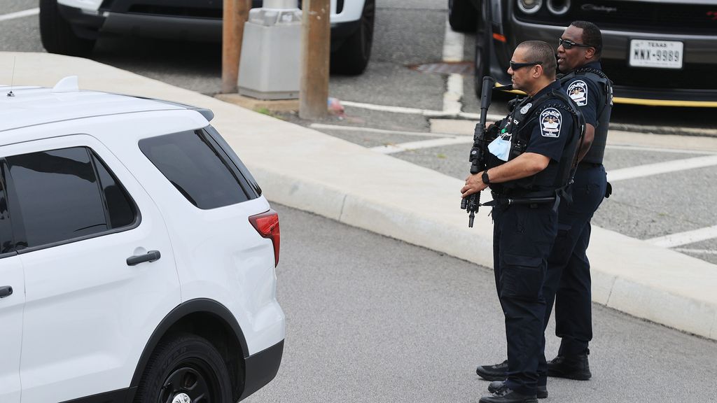 Un tiroteo en la Universidad de Virginia deja 3 muertos: se busca al atacante