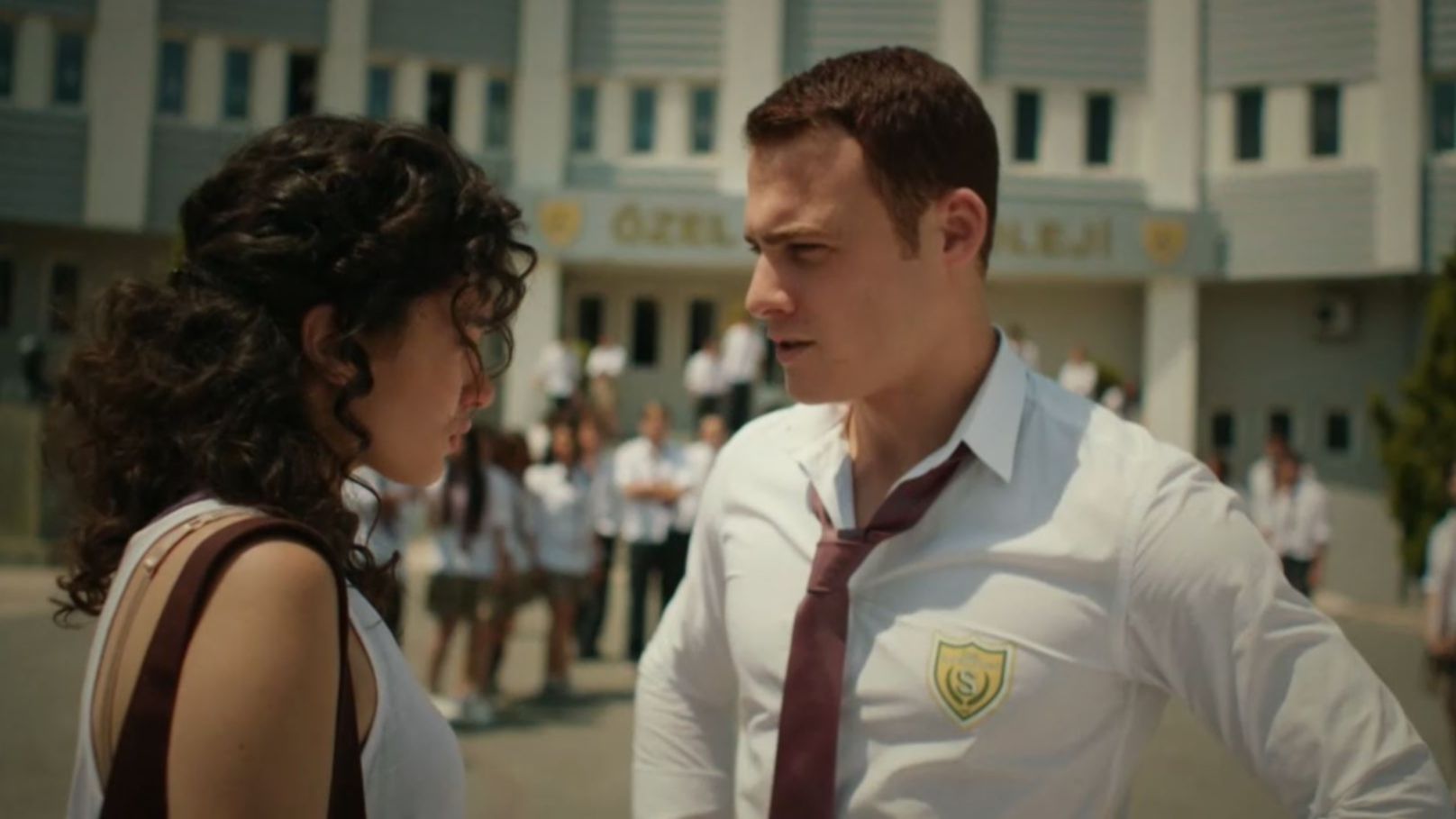 Avance: Zeynep y Barış, muy cerca, ponen celoso a Kerem, en 'Zeynep,  buscando a su padre'