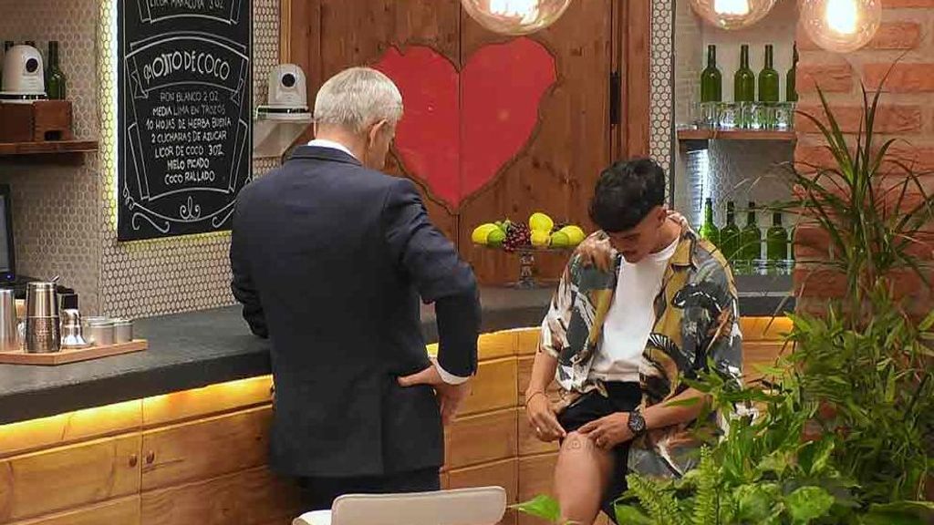 Álvaro durante su cita en 'First Dates'