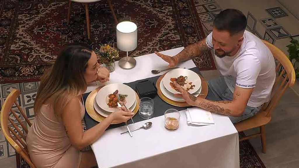 Bárbara y Daniel durante su cita en 'First Dates'