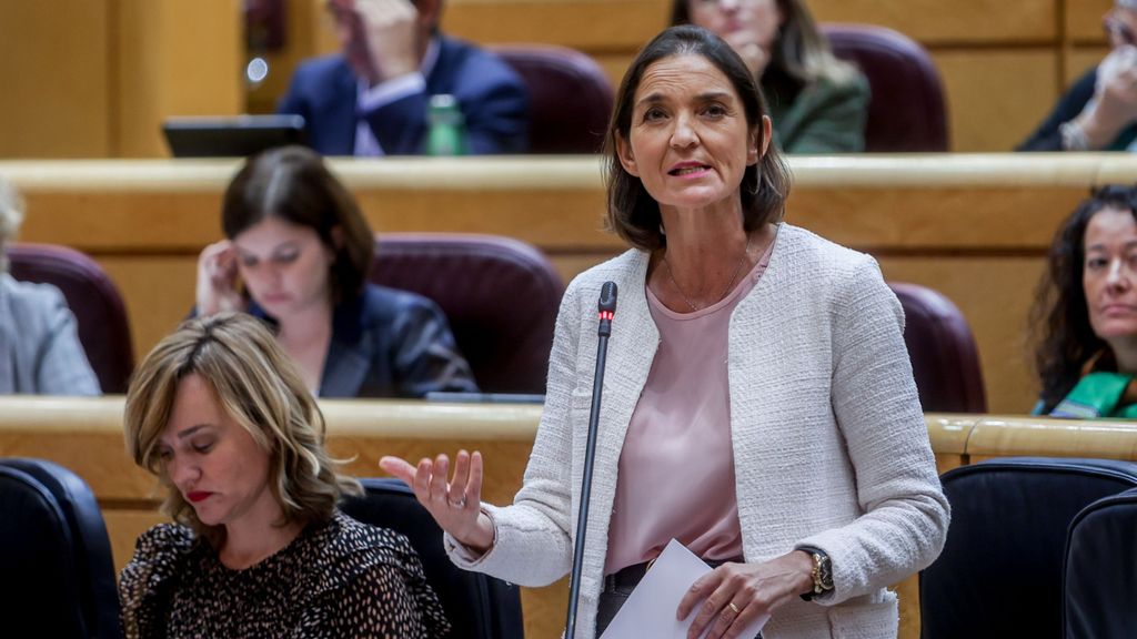 La ministra Reyes Maroto pide a una senadora del PP que se dirija a ella como 'ministra' y no como 'candidata'