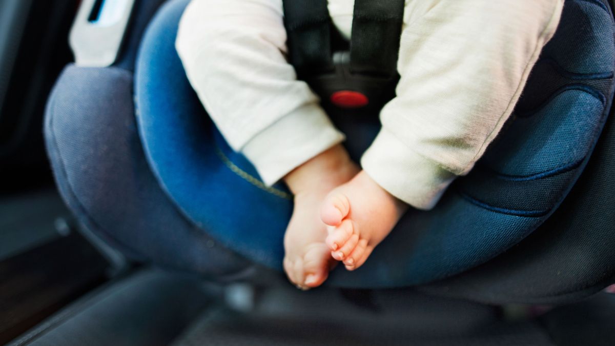 Un padre olvida a su hija, de dos años, en el interior del coche en Japón